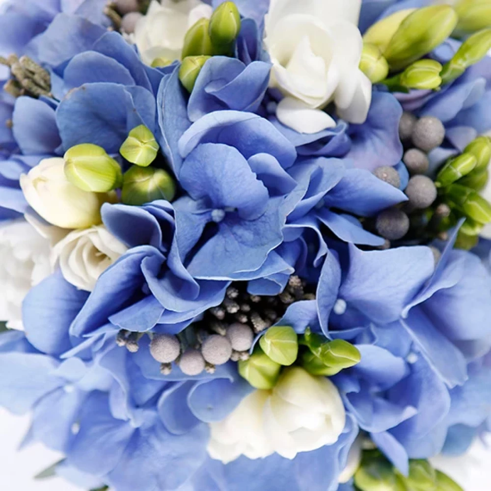 голубой букет невесты с гортензией