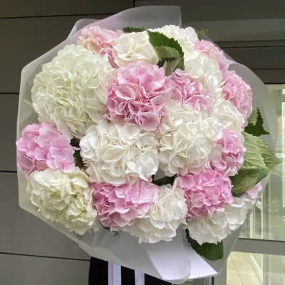 Букет с гортензией