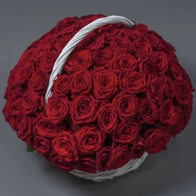 Корзина из 101 красной розы