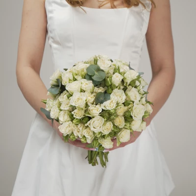 Букет для невесты из кустовых роз