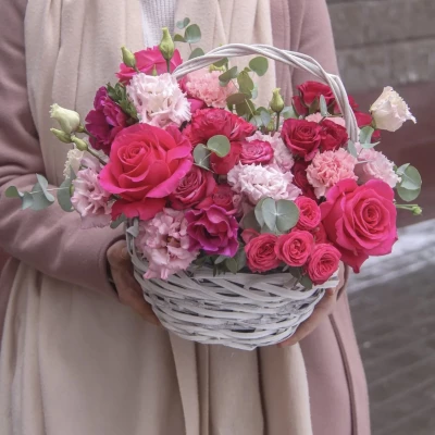 Сборная корзина из ассорти цветов