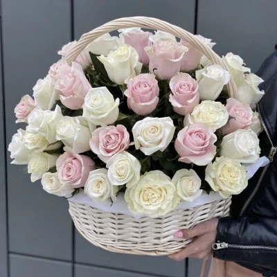 Корзина из 51 розы