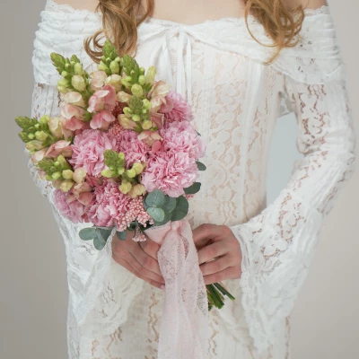 Букет невесты (леувенбек+диантусы)