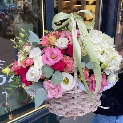 Сборная корзина цветов