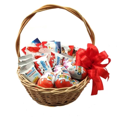 Подарочная корзина со сладостями