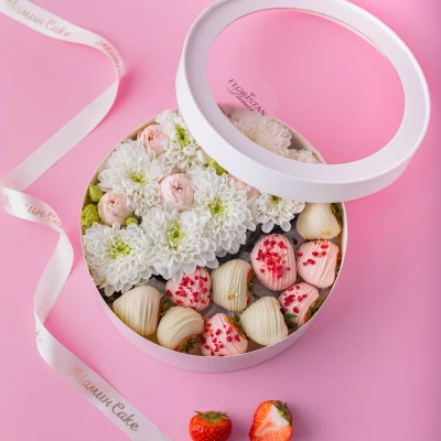 Клубника в шоколаде + цветы